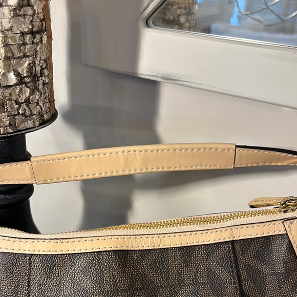 Michael Kors Tan and Brown Shoulder Bag with Gold Hardware LG - Picture 6 of 16